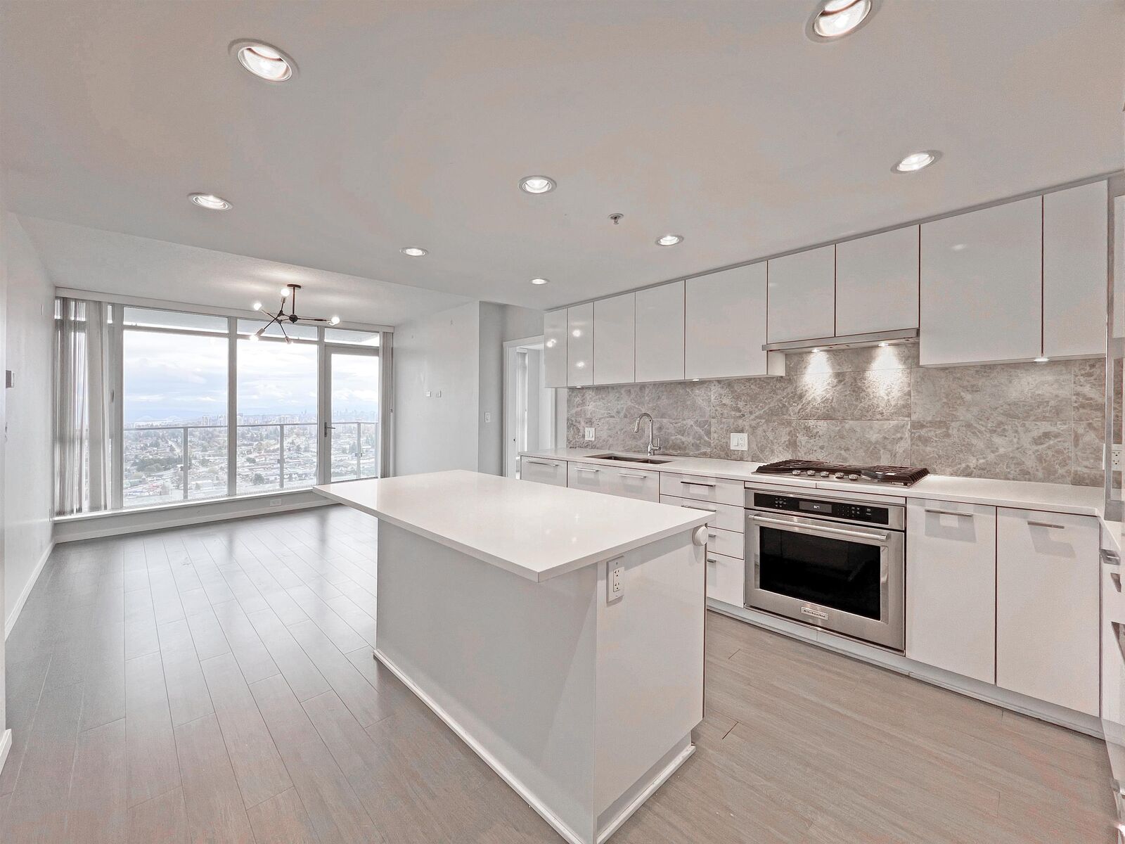 Property Photo:  6700 Dunblane Avenue 3307  BC V5H 0J3