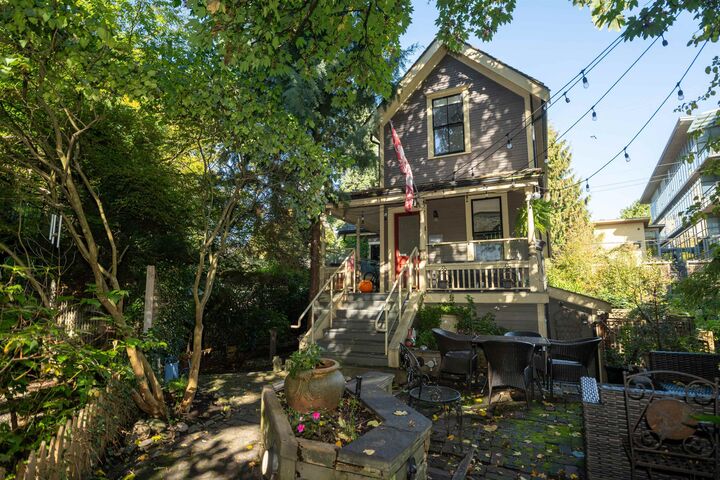 Photo de la propriété:  1119 Pendrell Street  BC V6E 1L3