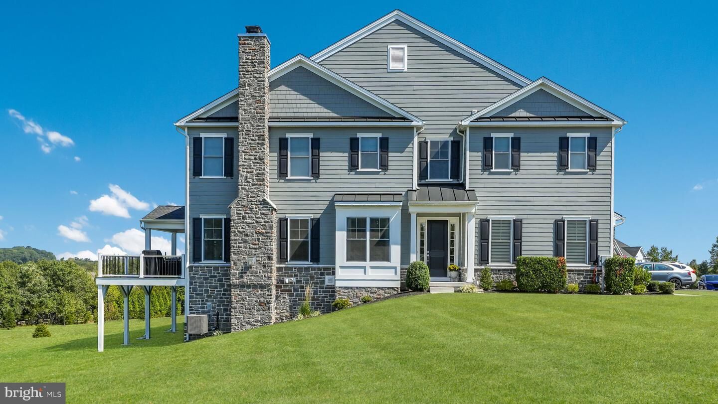 Property Photo:  1 Elizabeth Lane  PA 18901