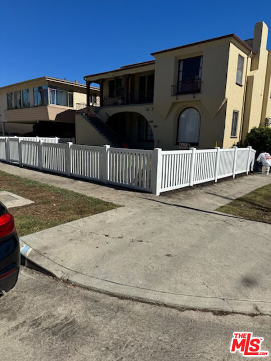 1068 S Wooster St  Los Angeles CA 90035 photo