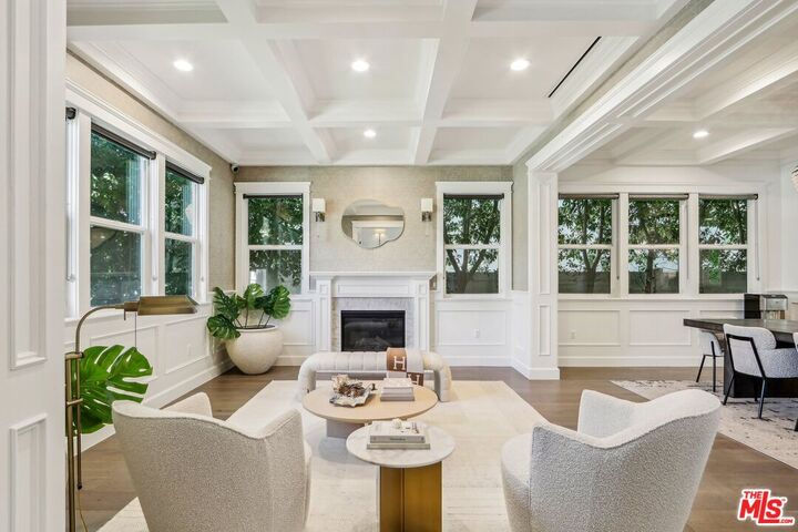 Property Photo:  14000 Morrison St  CA 91423 