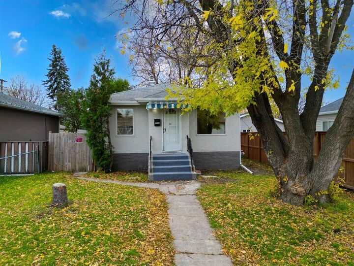 Property Photo:  658 Sandhurst Avenue  MB R2L 1B2