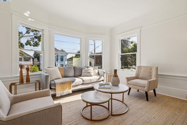 Property Photo: 935 Park Street CA 94501