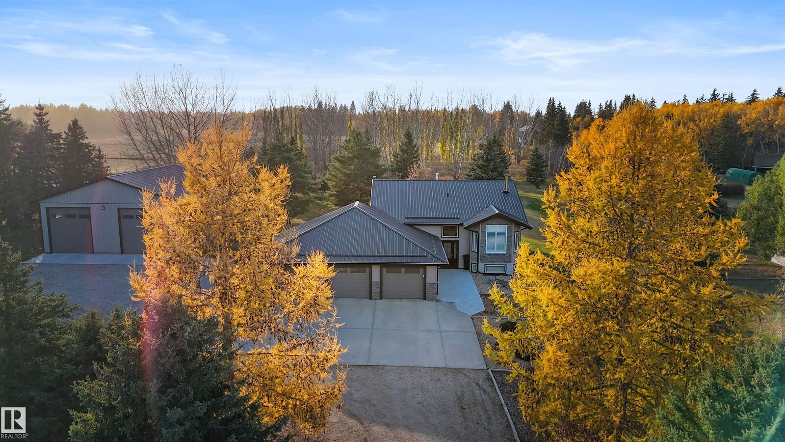 Property Photo: 27005 Twp Road 511 4 AB T7Z 1R1