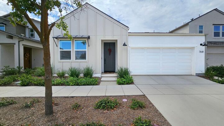 Property Photo: 768 Katelyn Avenue CA 93636