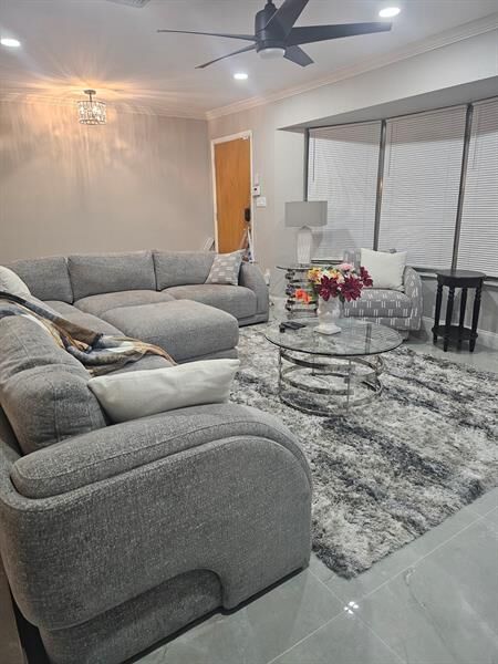 Property Photo:  5500 Roosevelt St  FL 33021