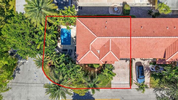 Property Photo:  1747 NE 12th St 1747  FL 33304