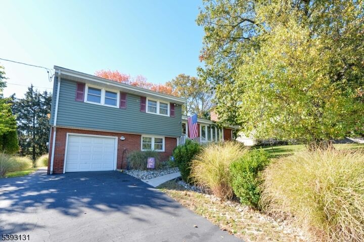 156 Dorothy Dr  North Haledon Boro NJ 07508 photo