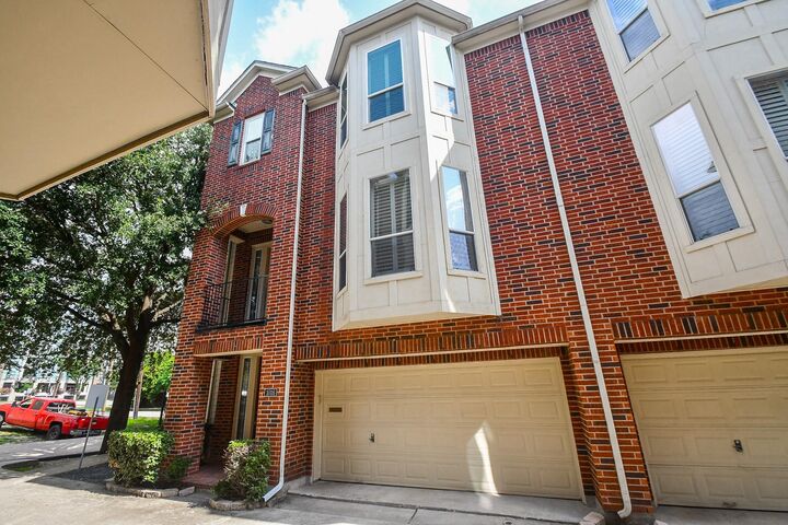 Property Photo:  1016 Studer Street  TX 77007 