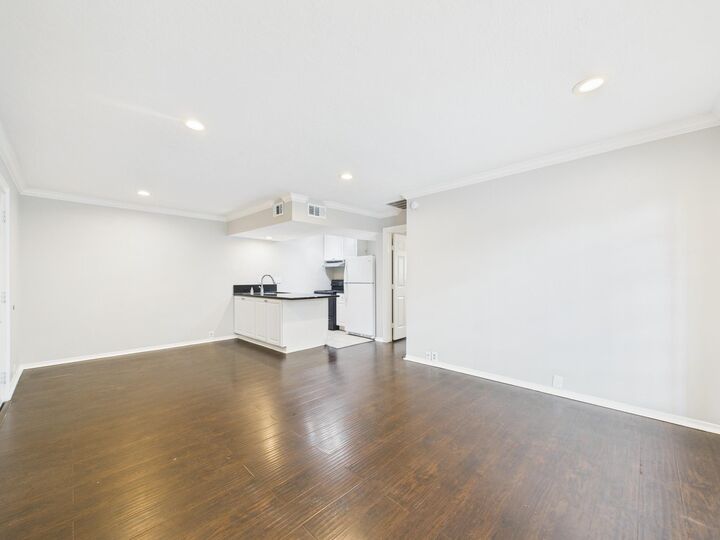 Property Photo:  5353 Richmond Avenue 15  TX 77056 