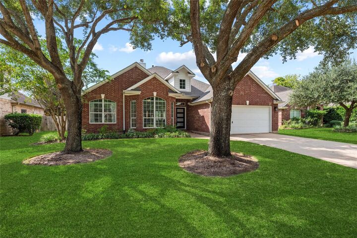 Property Photo:  2210 Blue Water Bay Drive  TX 77494
