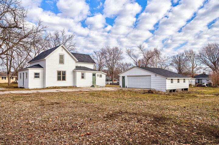 Property Photo:  218 Race Street  IA 50046