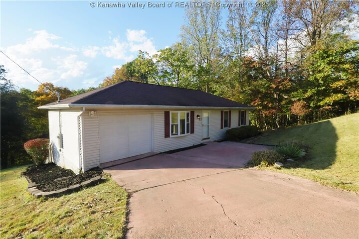 423 Skyline Drive  Charleston WV 25302 photo