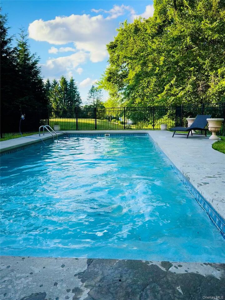 Property Photo:  27 Westview Drive  NY 12589 