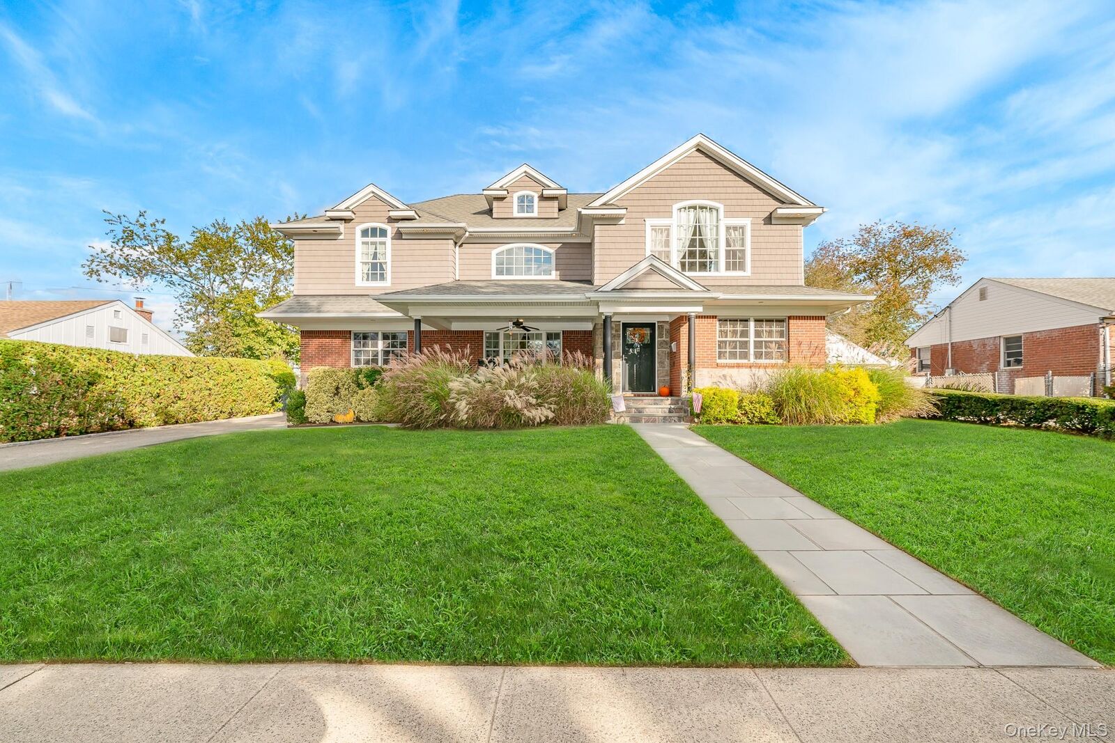 Property Photo:  87 East Street  NY 11040