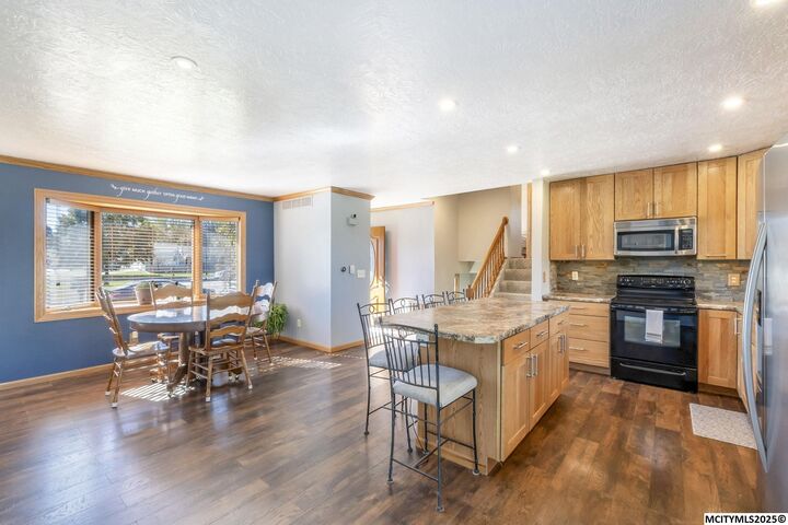 Property Photo:  16 Lexington Sq  IA 50401 