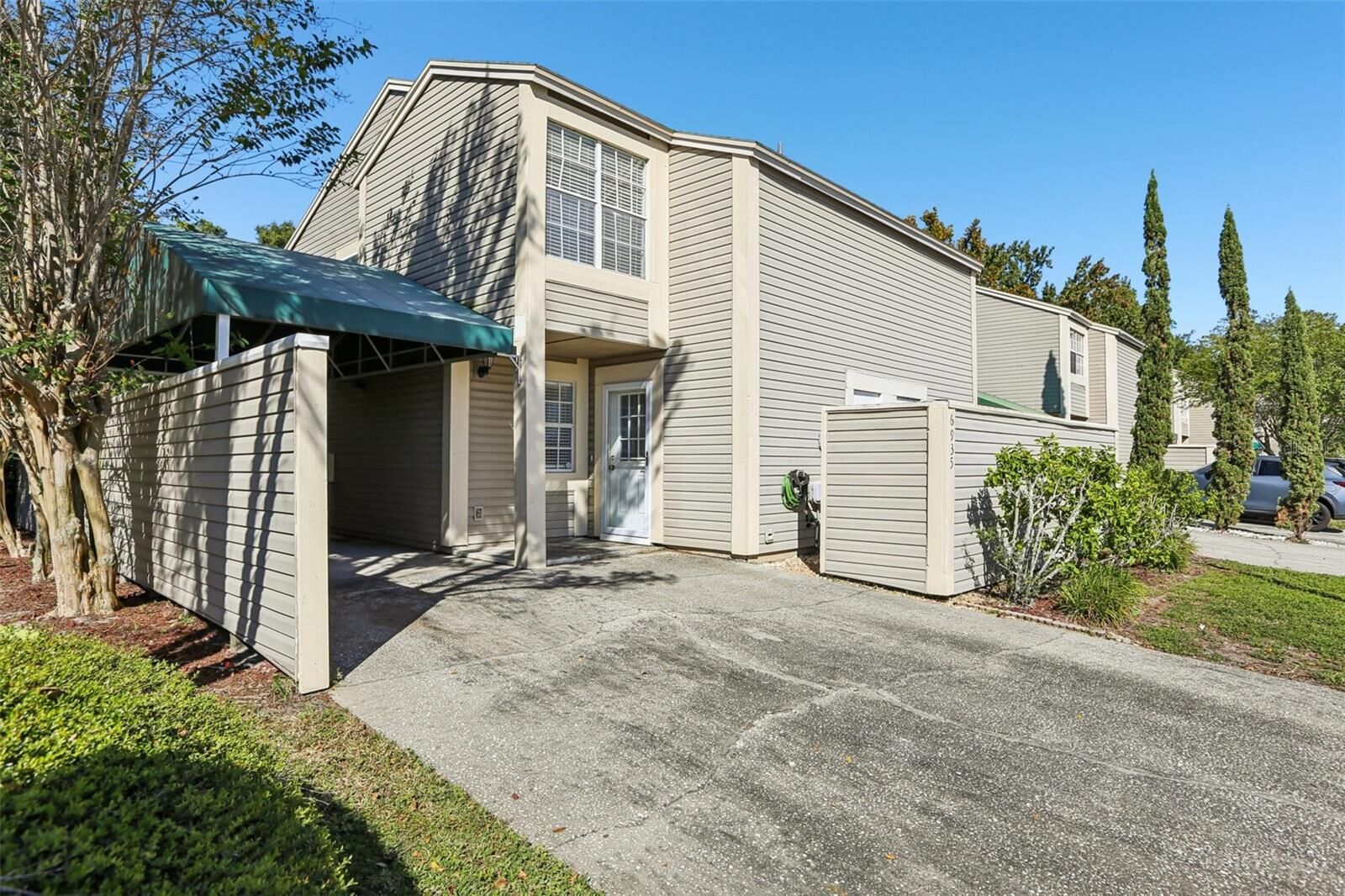 Property Photo:  6935 Lake Place Court 6935  FL 33634 