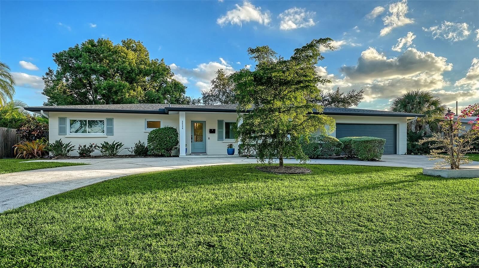 Property Photo:  2426 Wisteria Street  FL 34239 
