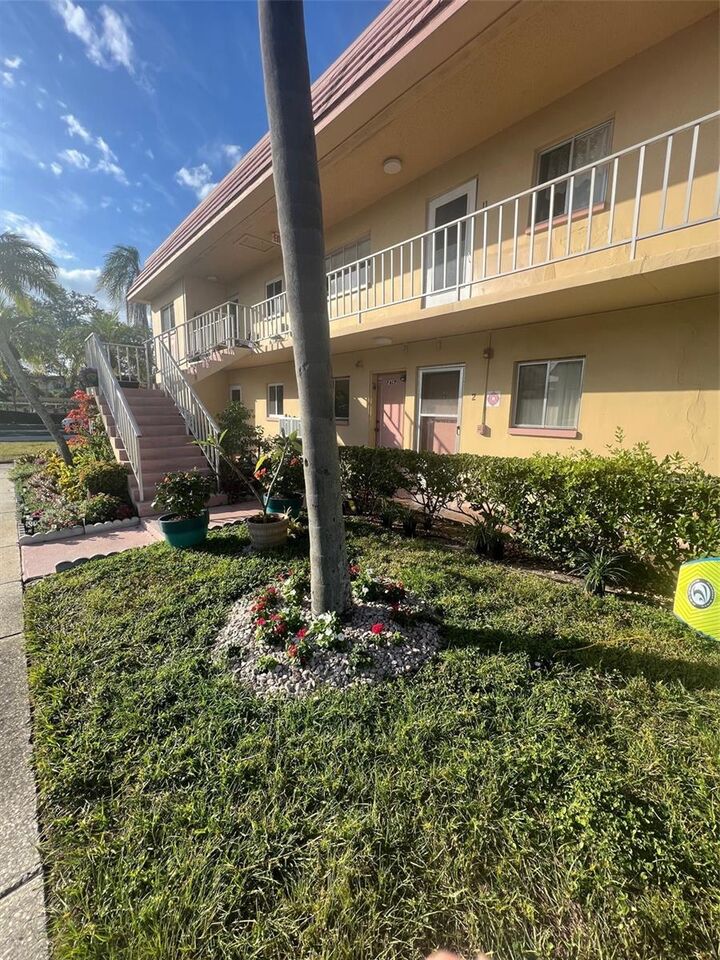 Property Photo:  2003 Greenbriar Boulevard 2  FL 33763