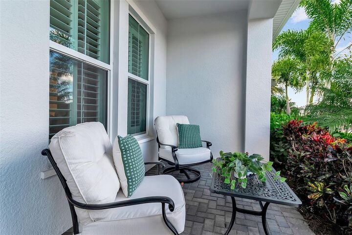 Property Photo: 7924 Redonda Loop FL 34202