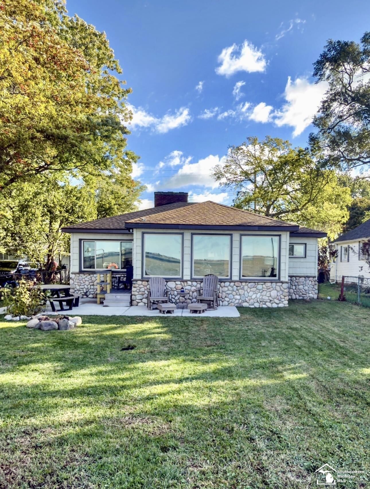 Property Photo:  3515 Lakeshore Drive  MI 48166 