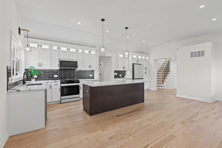 Property Photo: 1531 Marion Street IL 60193