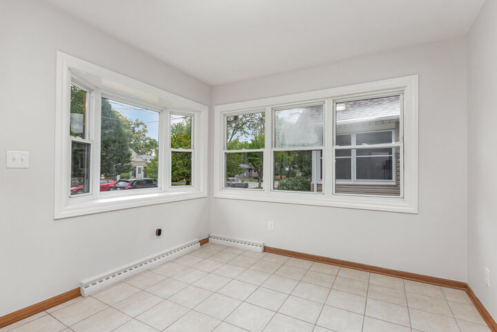 Property Photo:  1305 Superior Street  IL 60505