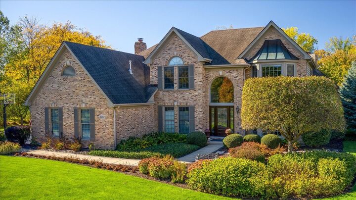 Property Photo:  3203 Greenwood Lane  IL 60175