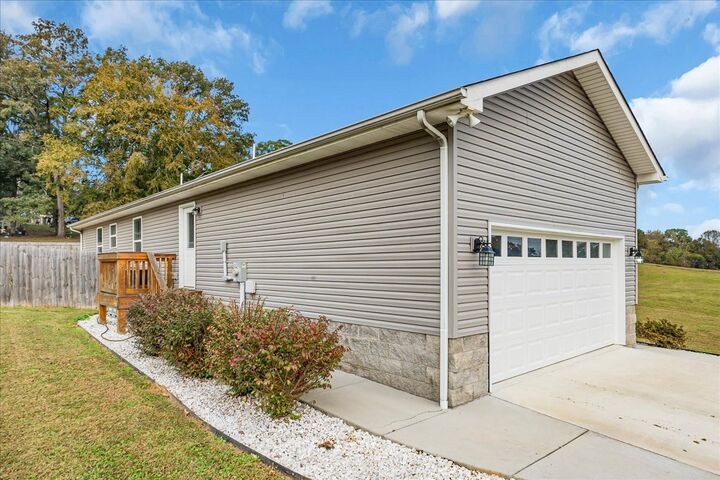 Property Photo:  307 Pine Ave  TN 37357 