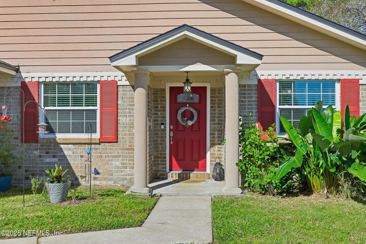 Property Photo:  12437 Cliff Swallow Court  FL 32225