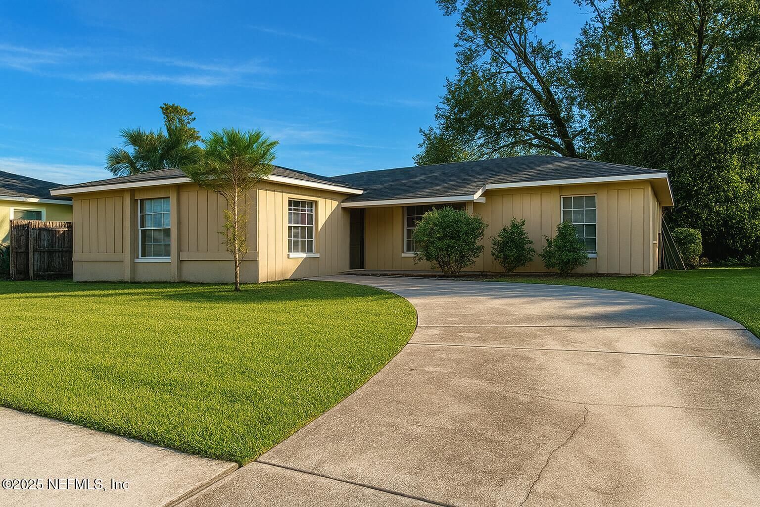 Property Photo: 8362 Kipling Court FL 32244