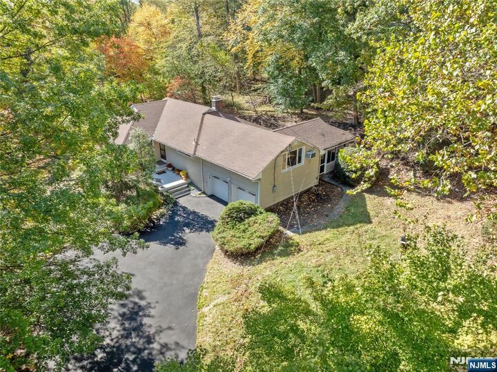 140 Oak Trail Road  Hillsdale NJ 07642 photo