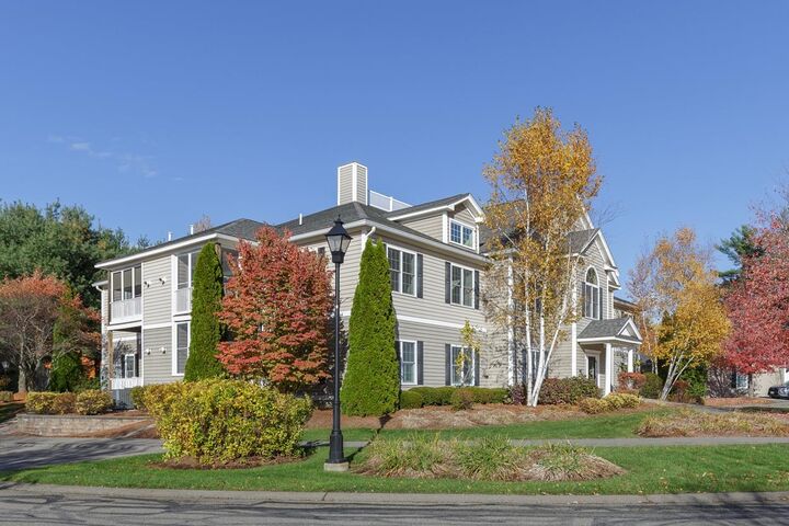 Property Photo: 14 Carriage Way NH 03102