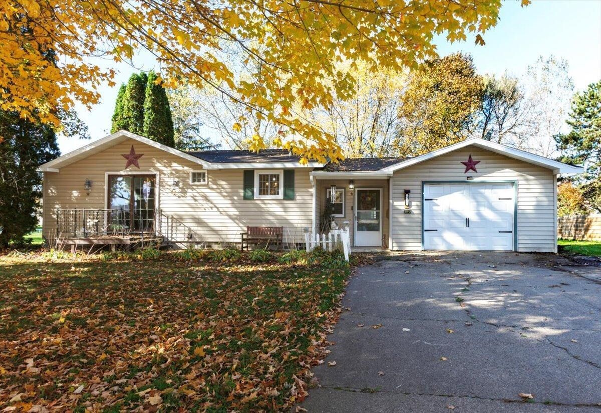Property Photo:  551 Oak Street  WI 54028
