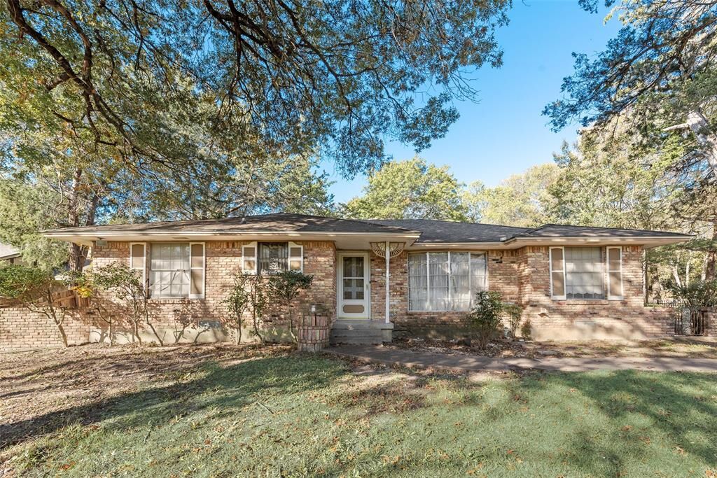 Property Photo: 907 Bow Creek Drive TX 75116