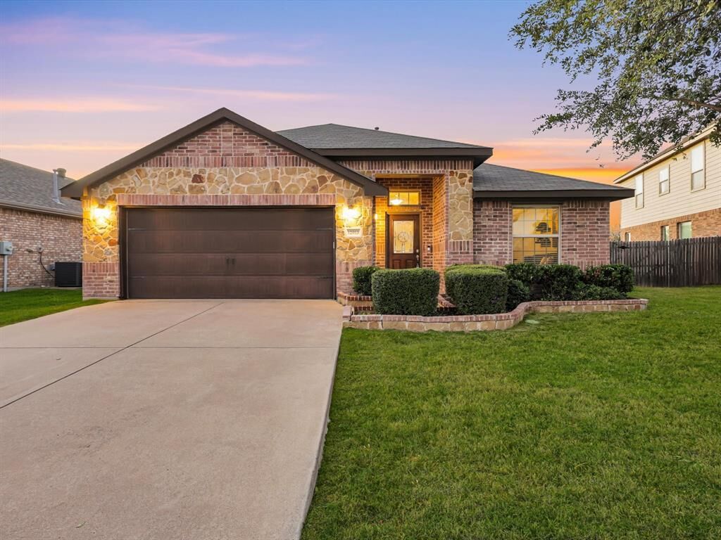 Property Photo:  12013 Horseshoe Ridge Drive  TX 76244 