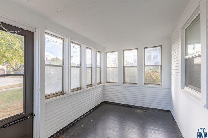 Property Photo:  307 S Collins St  IA 51103