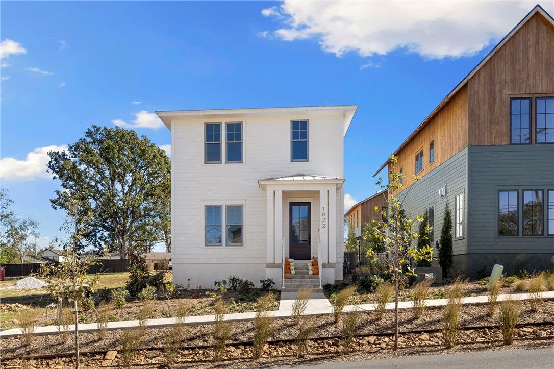 Property Photo:  1022 NW A Street  AR 72712