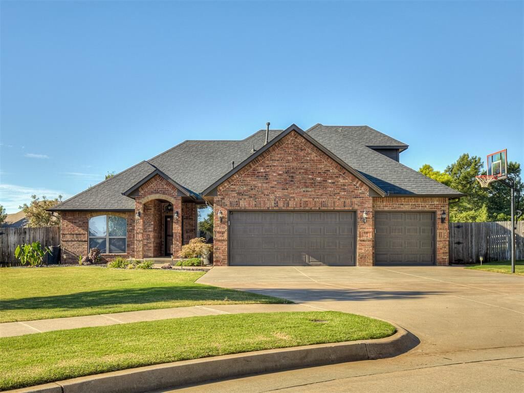 Property Photo:  1204 Excalibur Court  OK 73099