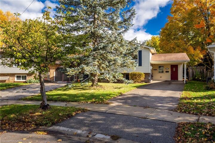 Photo de la propriété: 26 October Place ON N3R 7B4