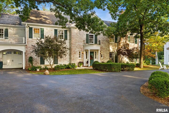 Property Photo: 230 W Detweiller Drive IL 61615