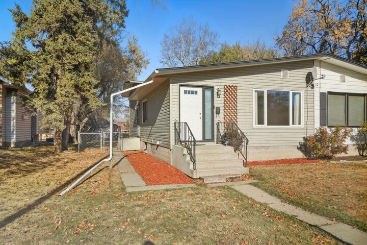 5510 52 Avenue A  Lacombe AB T4L 1L1 photo