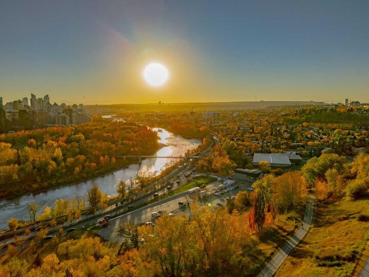 Property Photo:  134 6 Avenue NW  AB T2M 0A1 