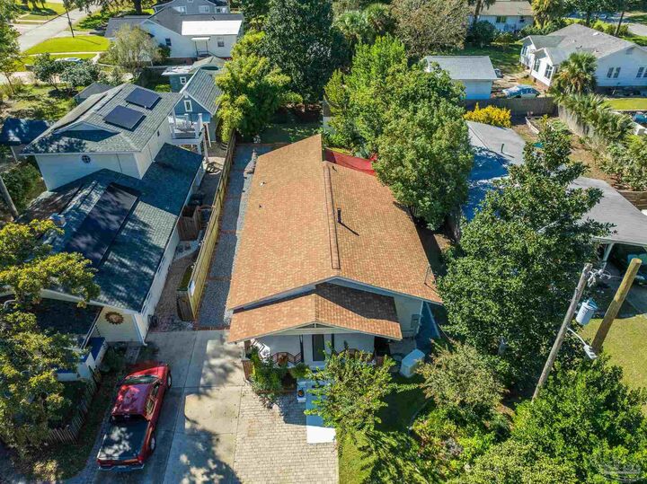 Property Photo:  1221 N 19th Ave  FL 32503 