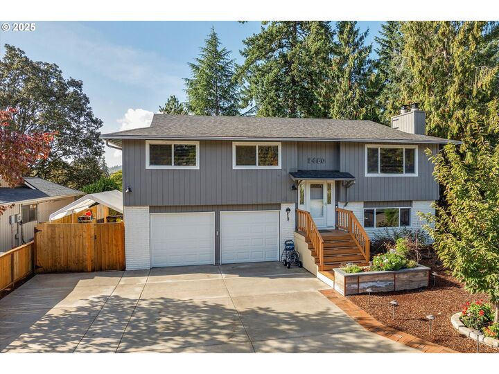 Property Photo:  1460 Cornell Ave  OR 97027