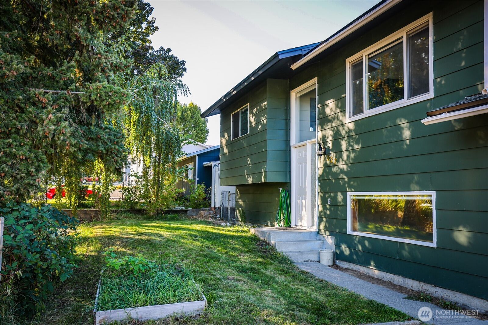 Property Photo:  227 E Franklin  WA 98816