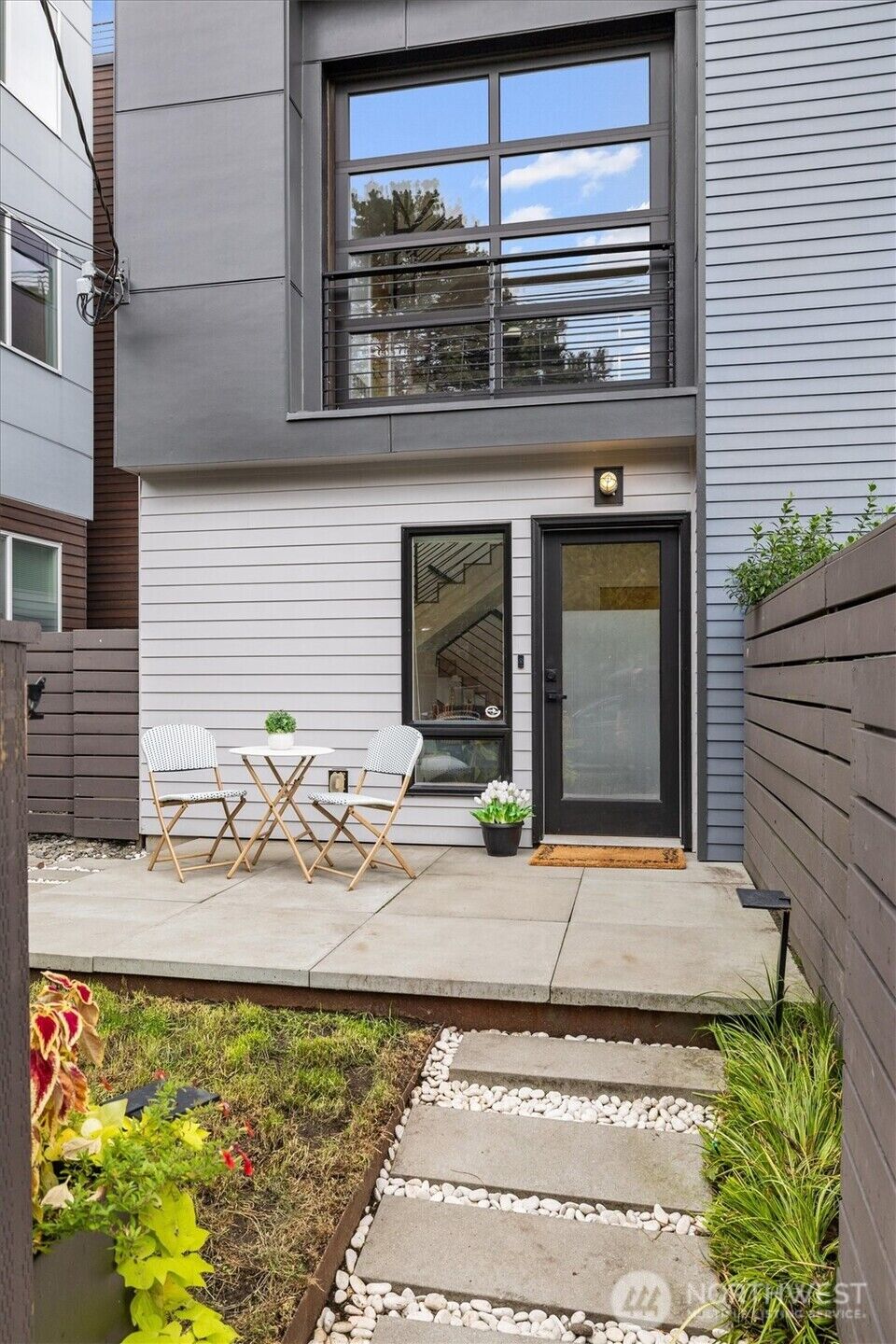 Property Photo:  146  21st Avenue E B  WA 98112 