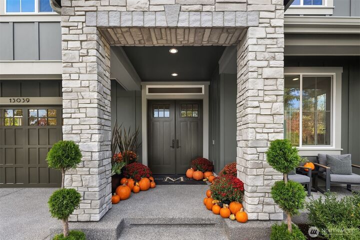 Property Photo: 13039 NE 88th Street WA 98033