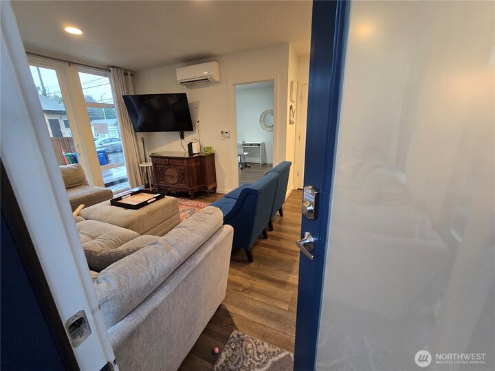 Property Photo:  1017 NE 55th Street  WA 98105