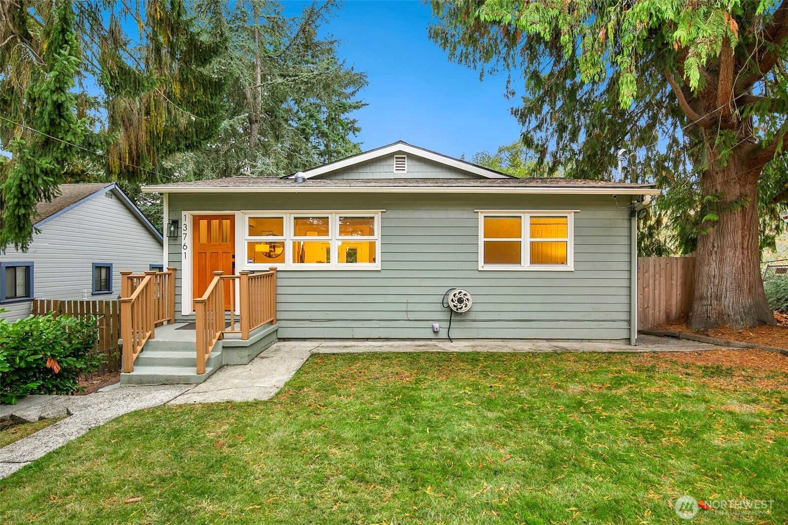 Property Photo:  13761  30th Avenue NE  WA 98125